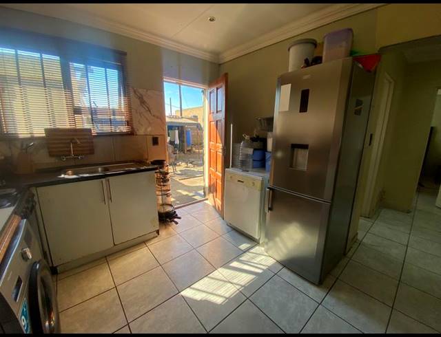 2 BEDROOM HOUSE FOR SALE IN PALM RIDGE EXT 2